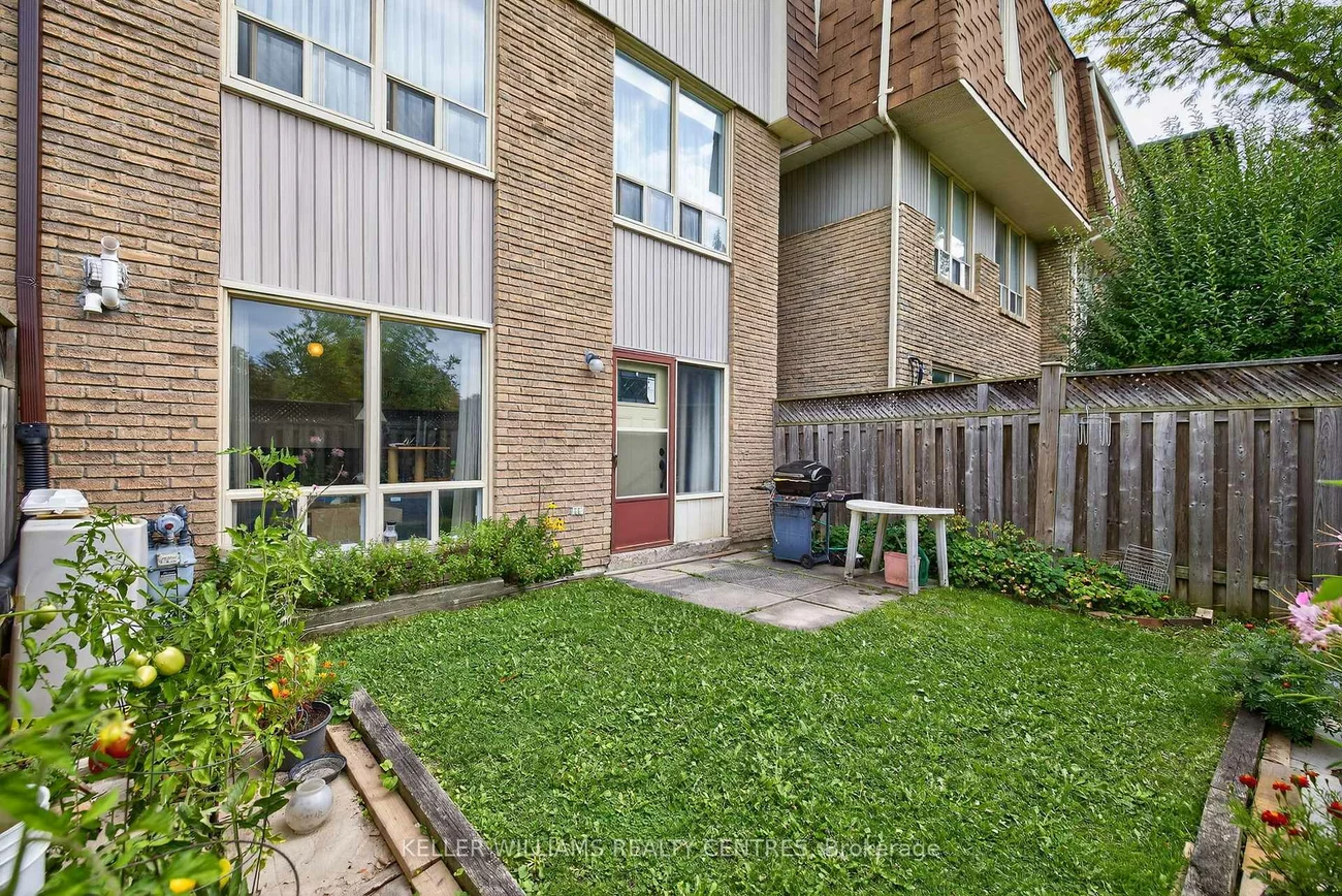 100, Poplar, Aurora Highlands, Aurora