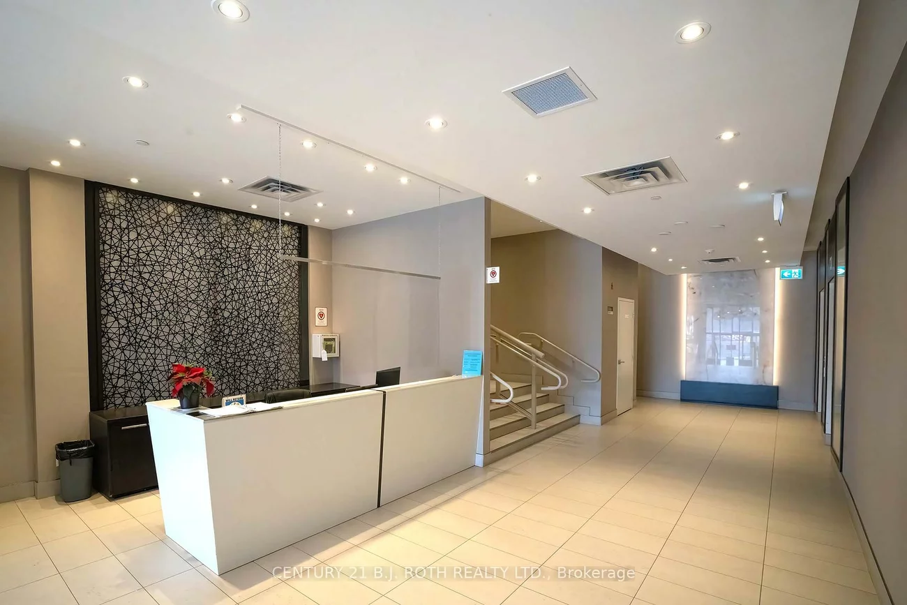 15277, Yonge, Aurora Village, Aurora