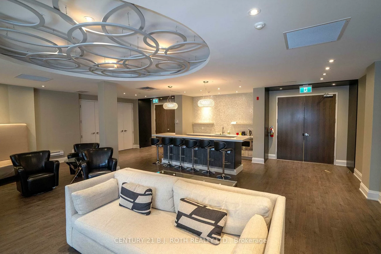 15277, Yonge, Aurora Village, Aurora