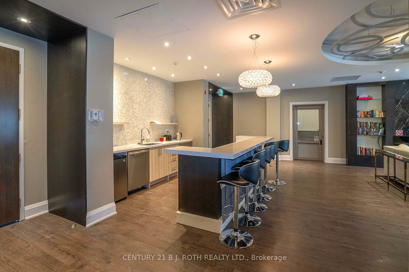 15277, Yonge, Aurora Village, Aurora