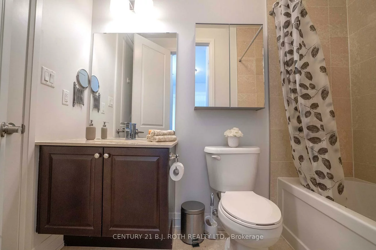 15277, Yonge, Aurora Village, Aurora