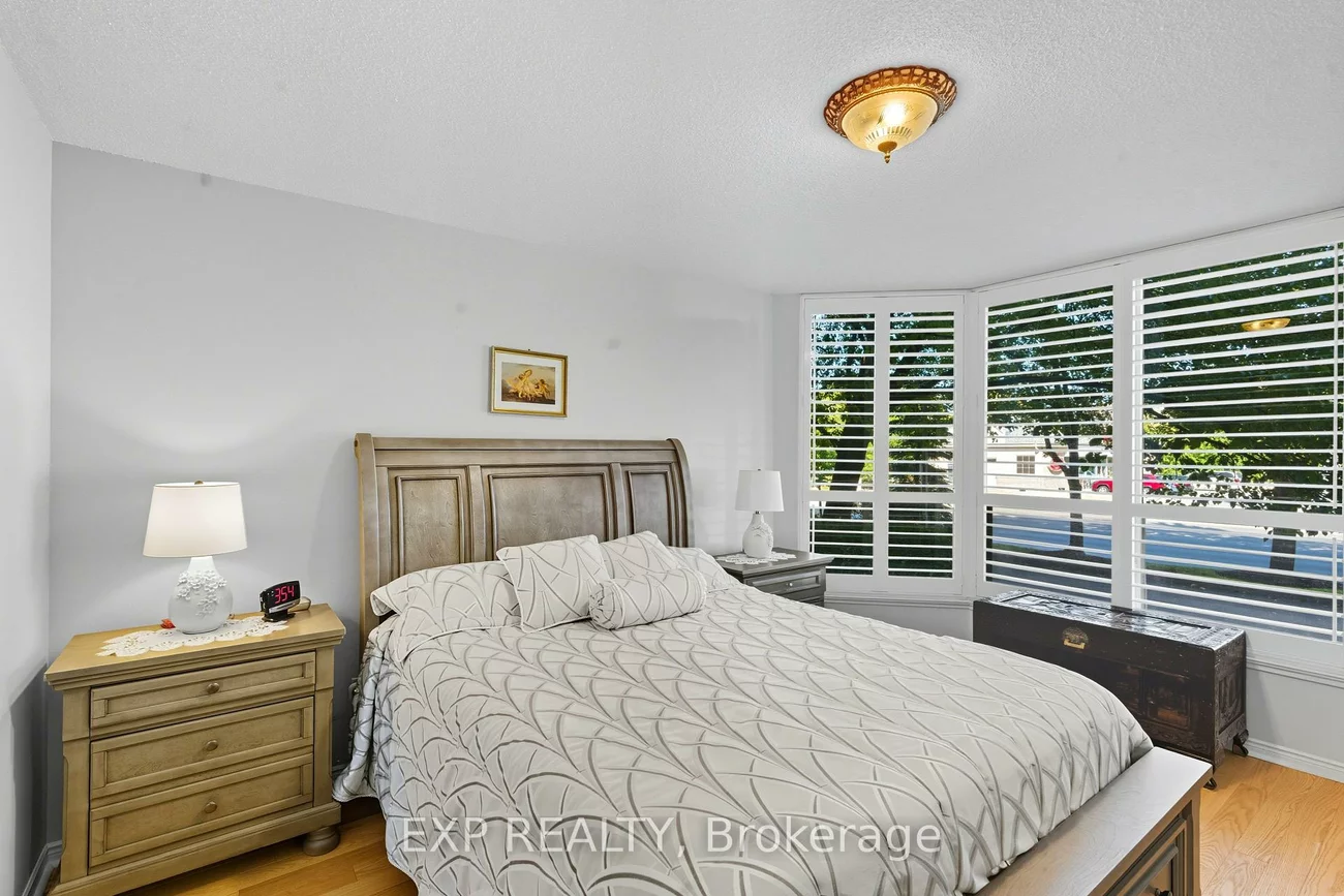 14924, Yonge, Aurora Highlands, Aurora