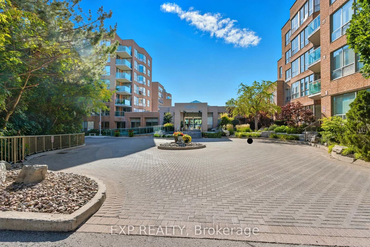 14924, Yonge, Aurora Highlands, Aurora