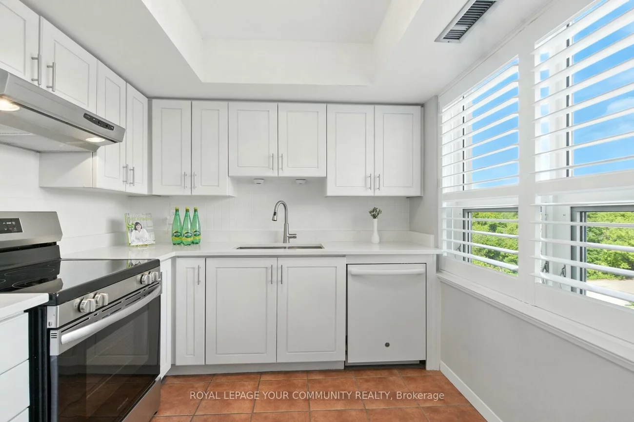 14924, Yonge, Aurora Highlands, Aurora