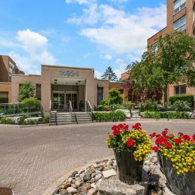 14924, Yonge, Aurora Highlands, Aurora