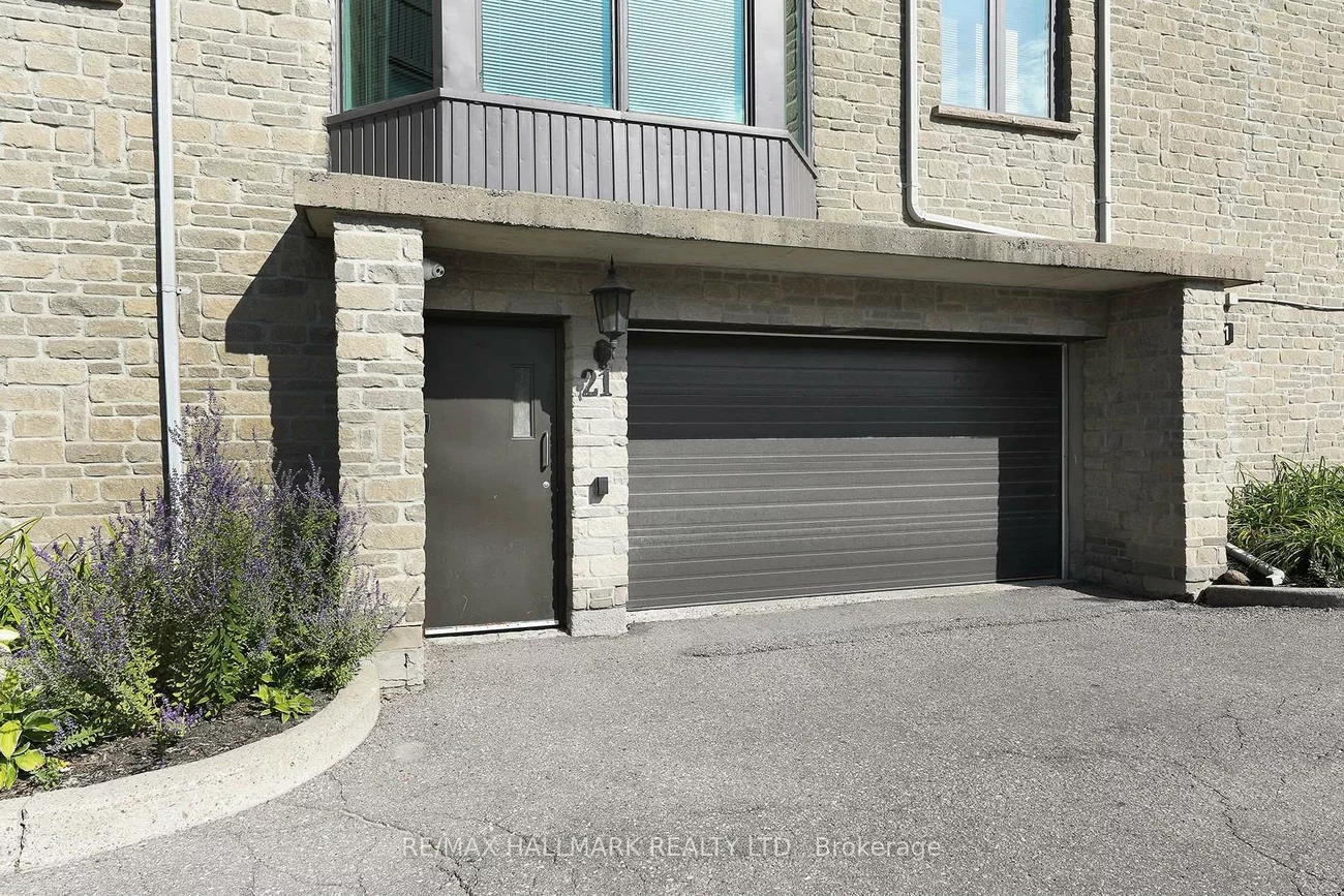 21, George, Aurora Village, Aurora