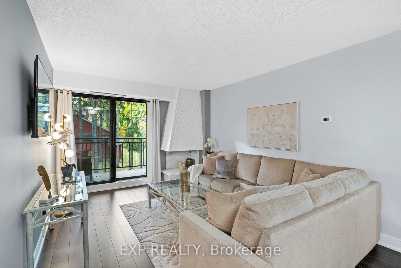 15390, Yonge, Aurora Heights, Aurora