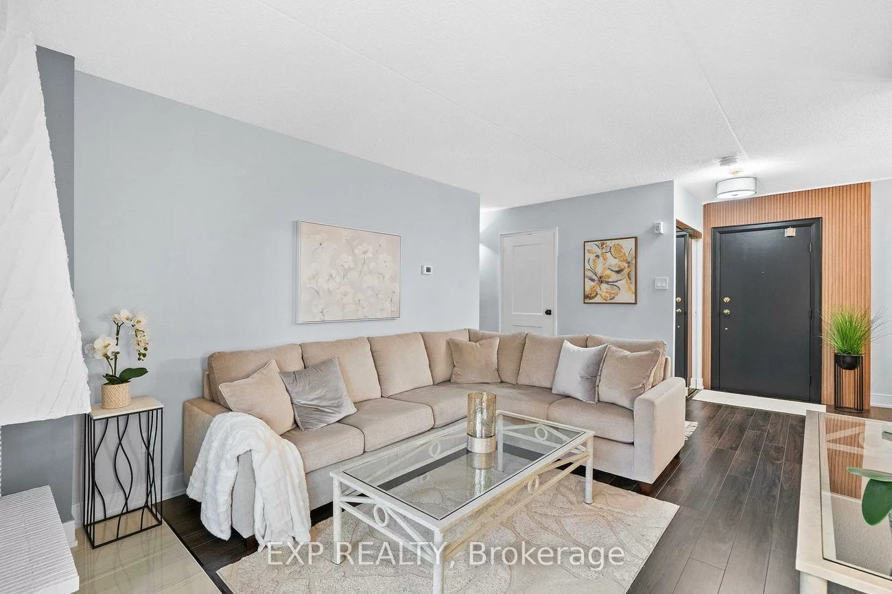 15390, Yonge, Aurora Heights, Aurora