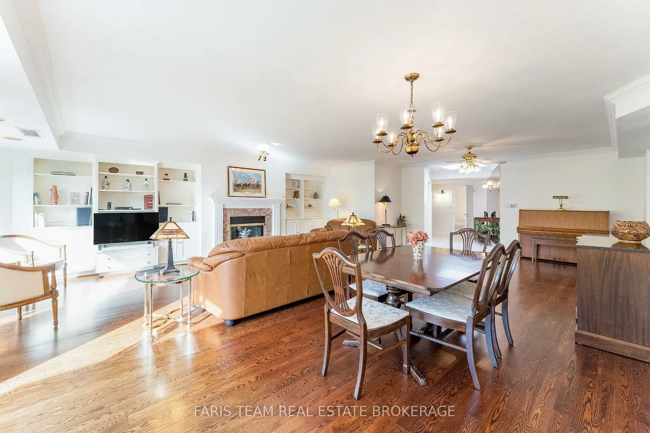 85, Wellington, Aurora Village, Aurora