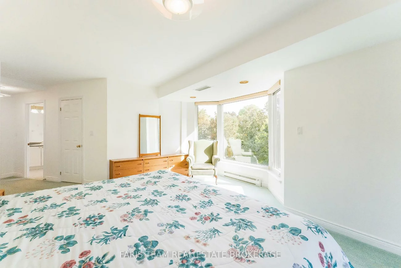 85, Wellington, Aurora Village, Aurora