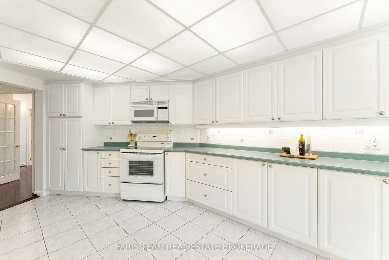 85, Wellington, Aurora Village, Aurora