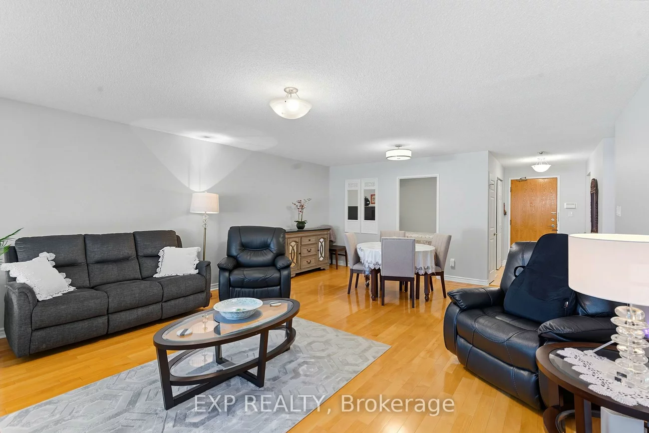 14924, Yonge, Aurora Highlands, Aurora