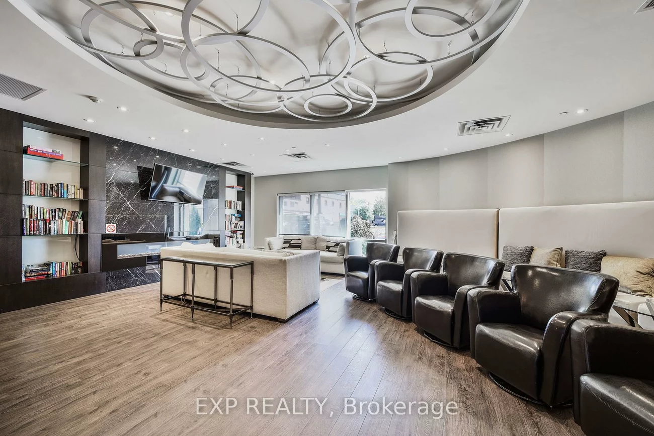 15277, Yonge, Aurora Village, Aurora