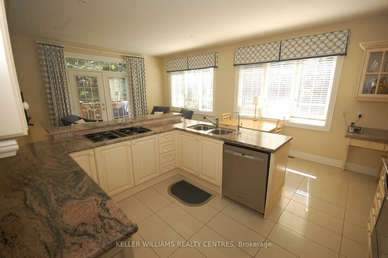 470, Falconwood, Aurora Estates, Aurora