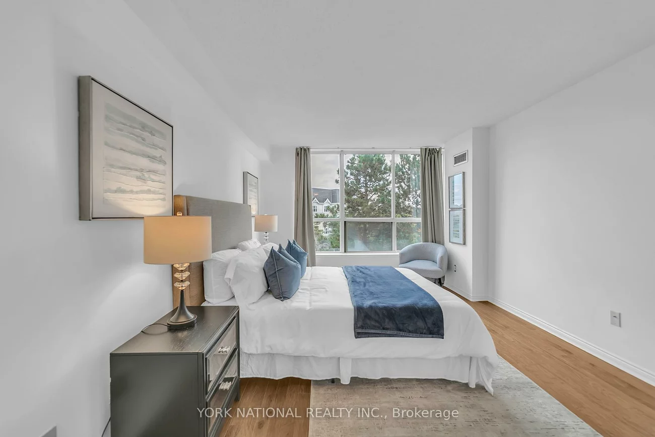 14924, Yonge, Aurora Highlands, Aurora