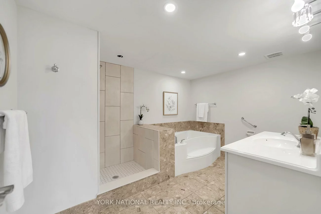 14924, Yonge, Aurora Highlands, Aurora