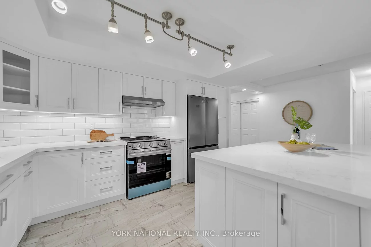 14924, Yonge, Aurora Highlands, Aurora