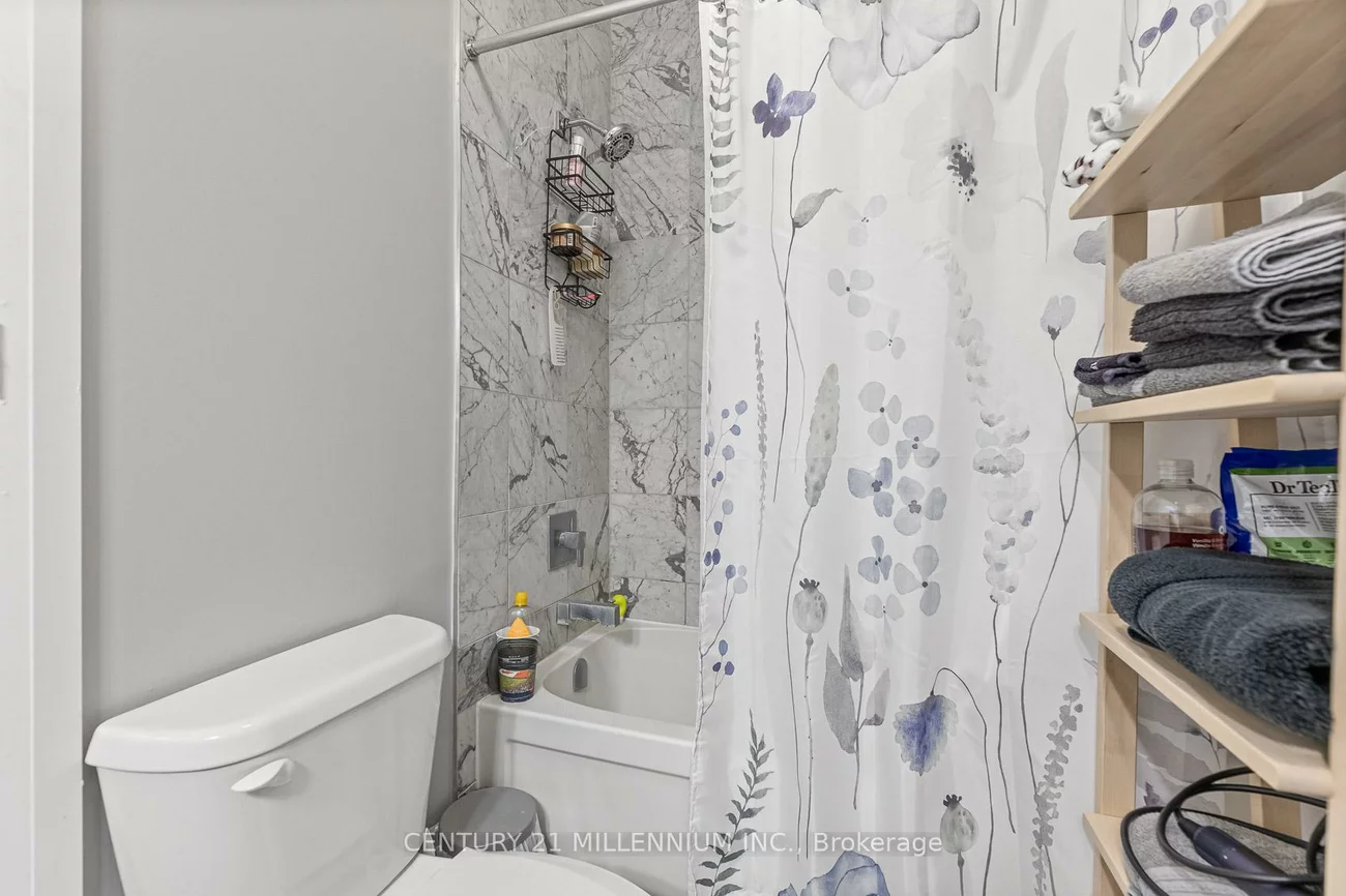 15277, Yonge, Aurora Village, Aurora