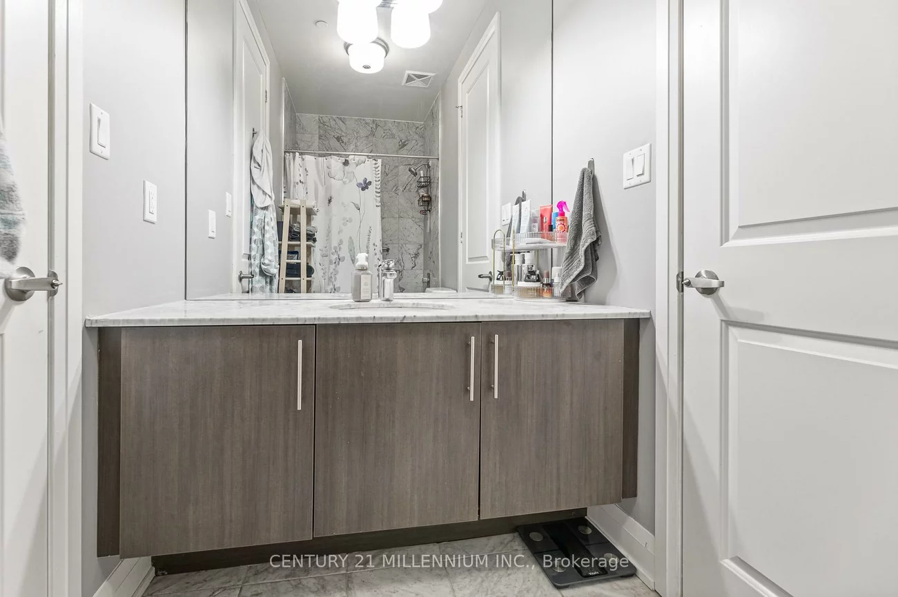 15277, Yonge, Aurora Village, Aurora