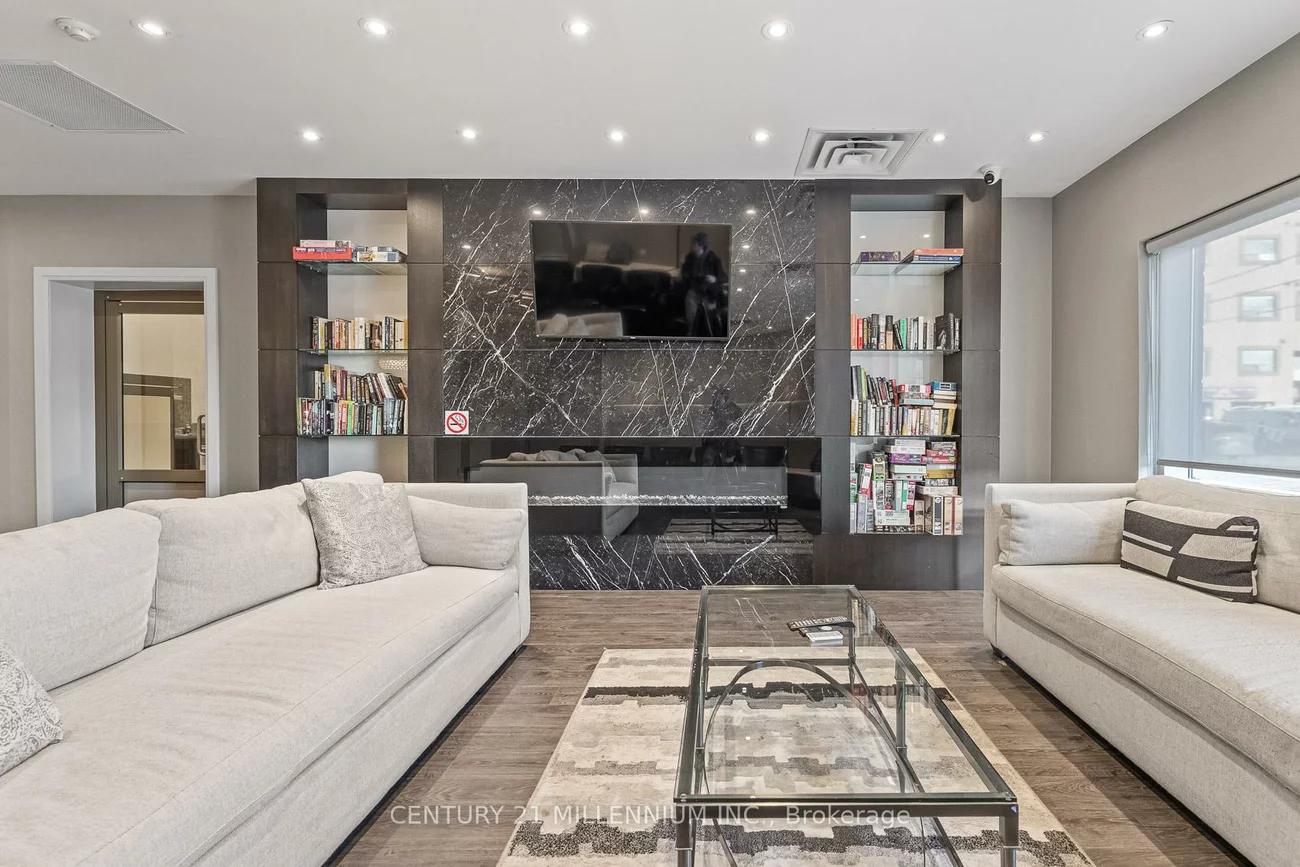 15277, Yonge, Aurora Village, Aurora