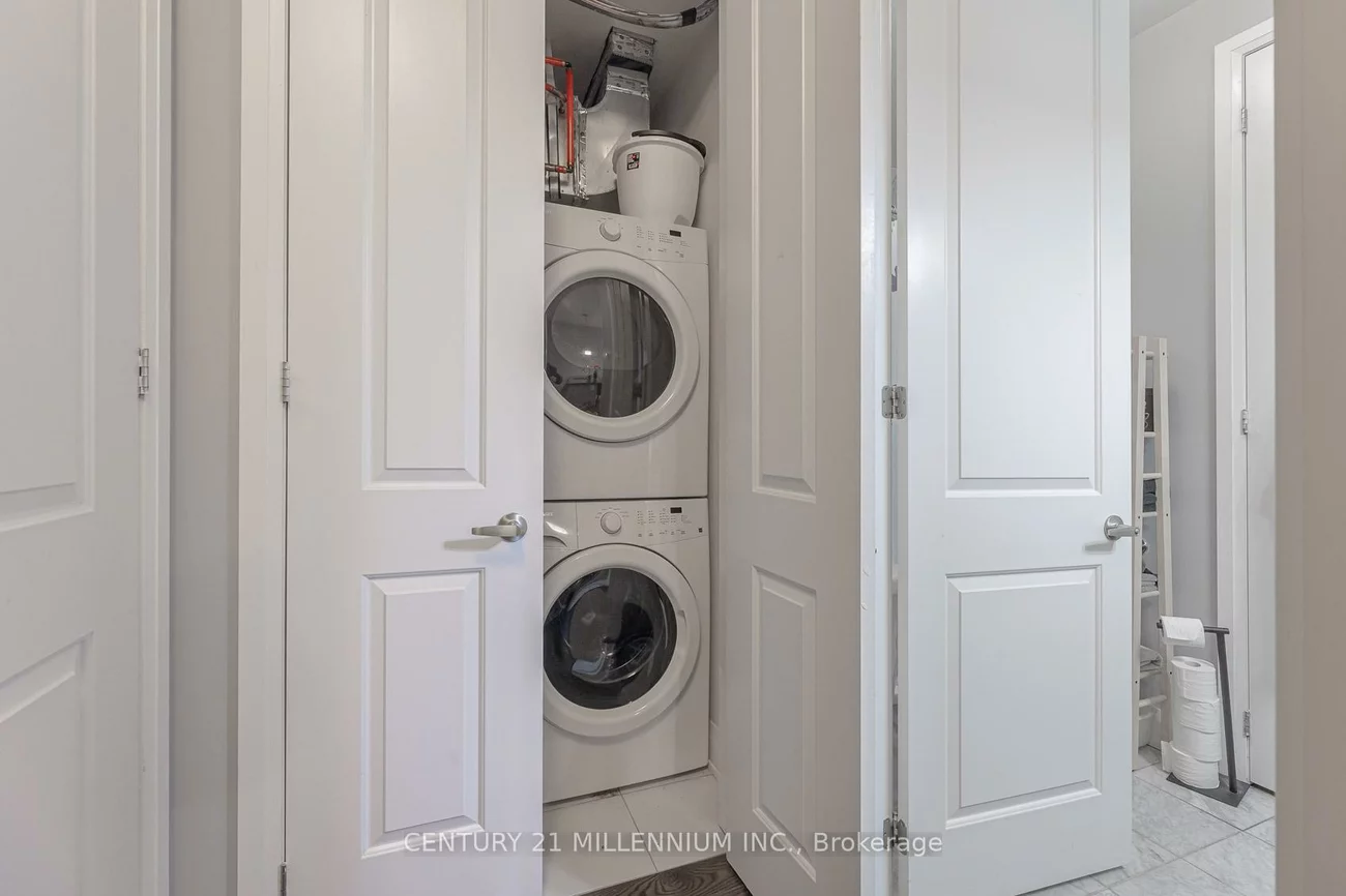 15277, Yonge, Aurora Village, Aurora