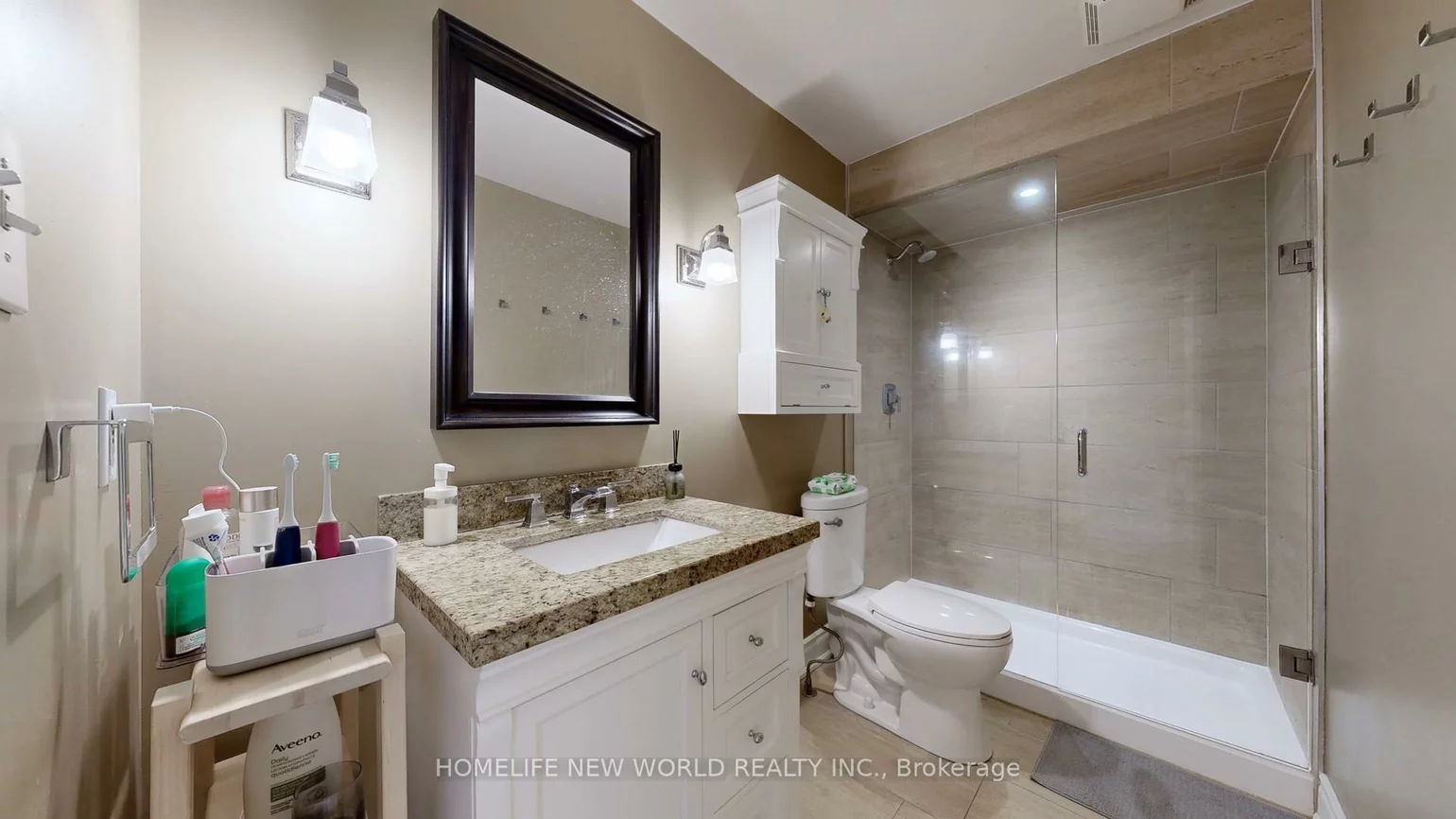 52, Wyatt, Bayview Wellington, Aurora