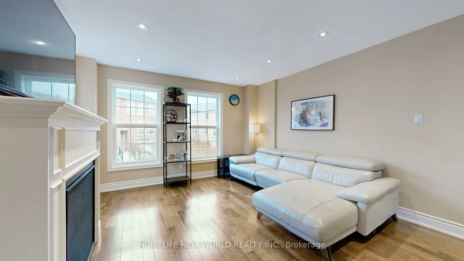 52, Wyatt, Bayview Wellington, Aurora