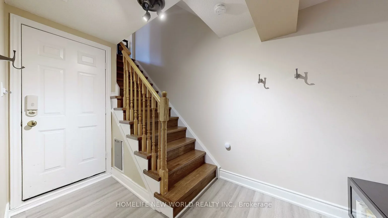 52, Wyatt, Bayview Wellington, Aurora