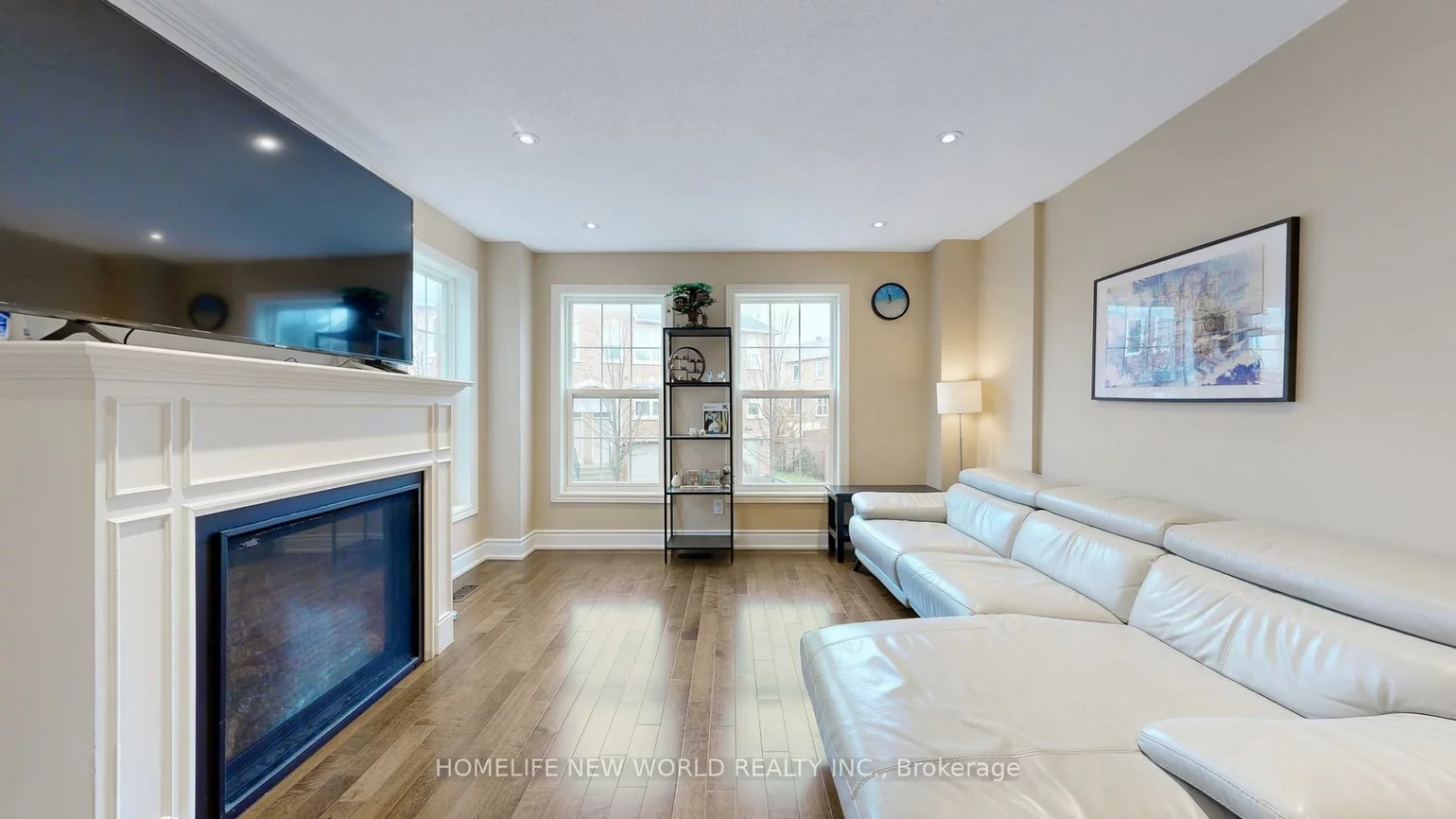 52, Wyatt, Bayview Wellington, Aurora