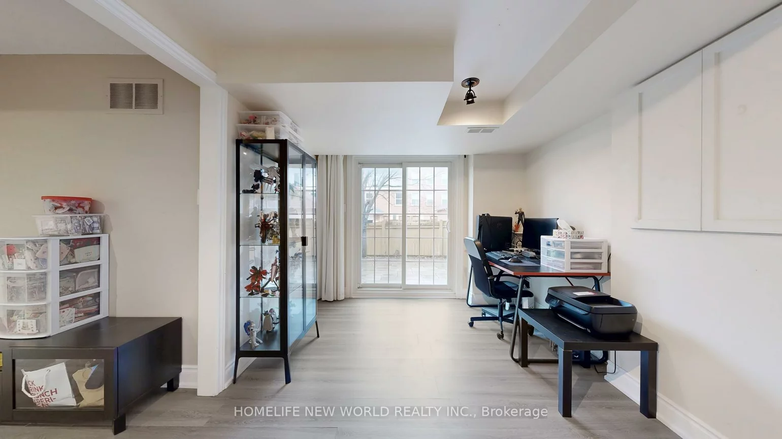 52, Wyatt, Bayview Wellington, Aurora