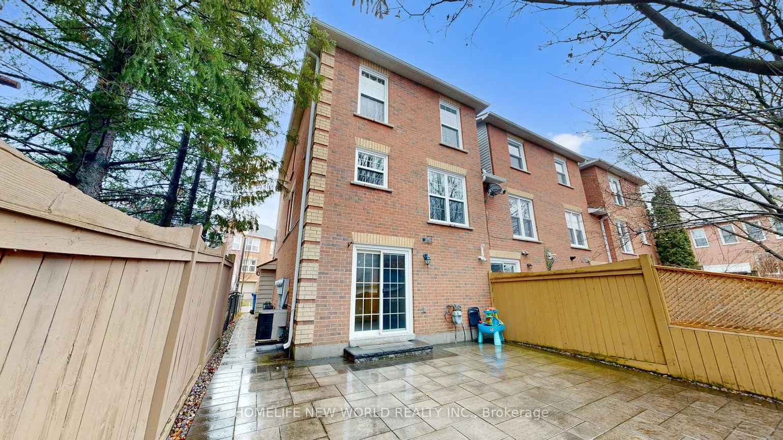 52, Wyatt, Bayview Wellington, Aurora