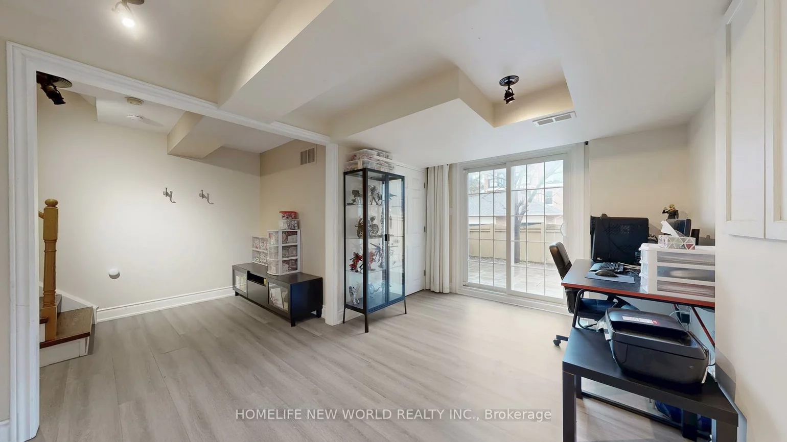 52, Wyatt, Bayview Wellington, Aurora