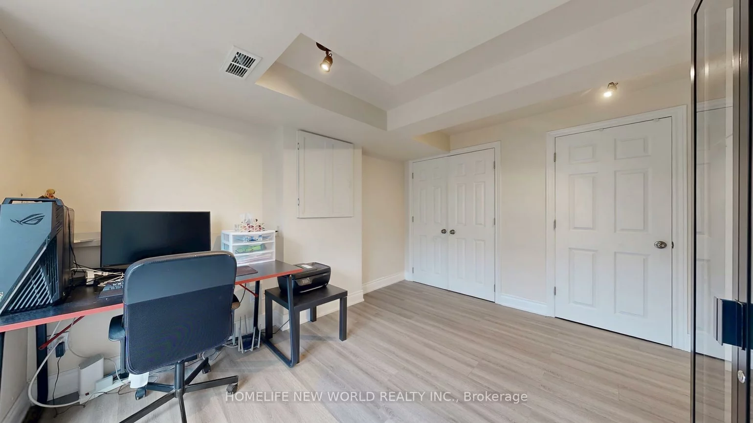 52, Wyatt, Bayview Wellington, Aurora