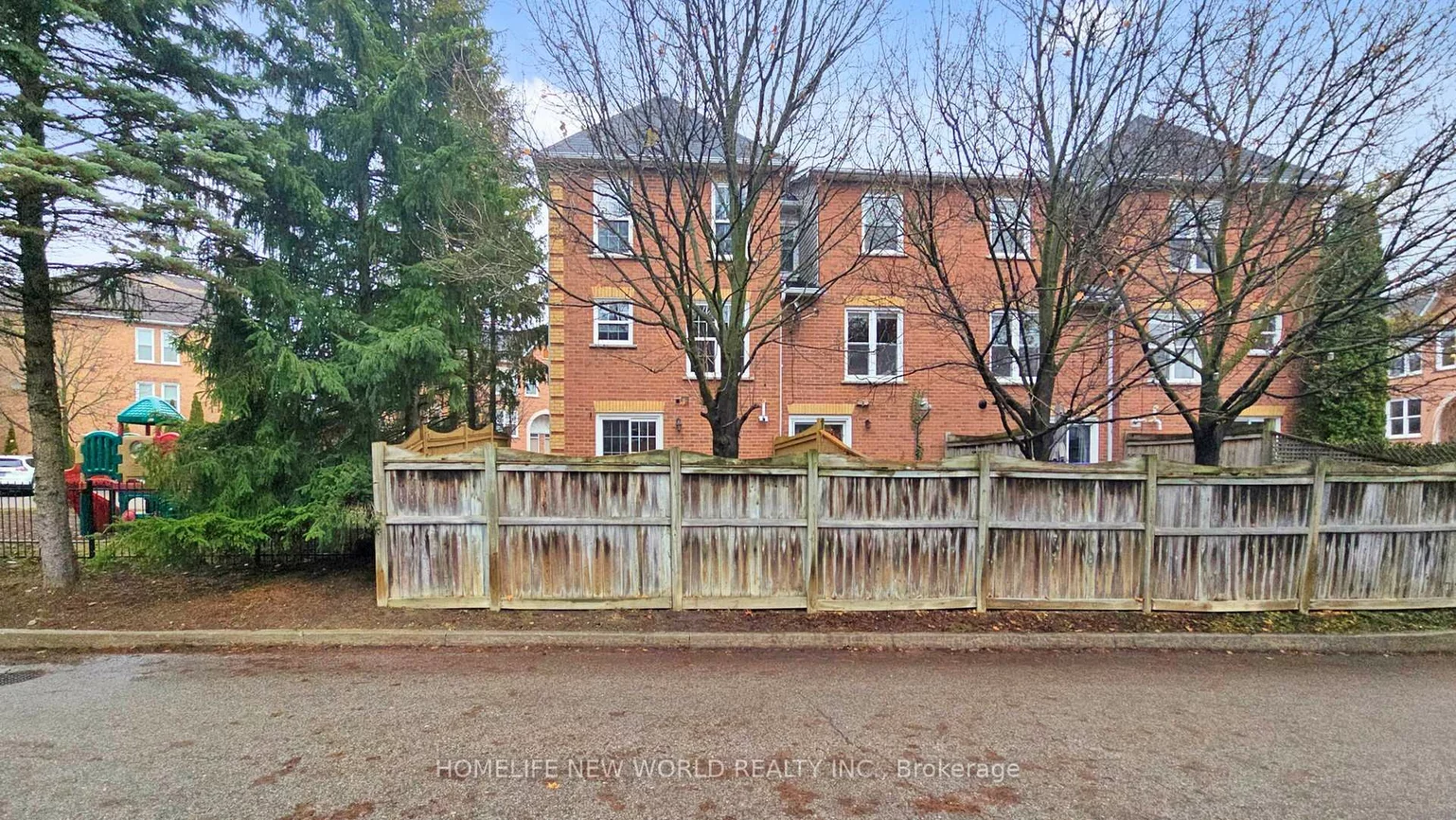 52, Wyatt, Bayview Wellington, Aurora