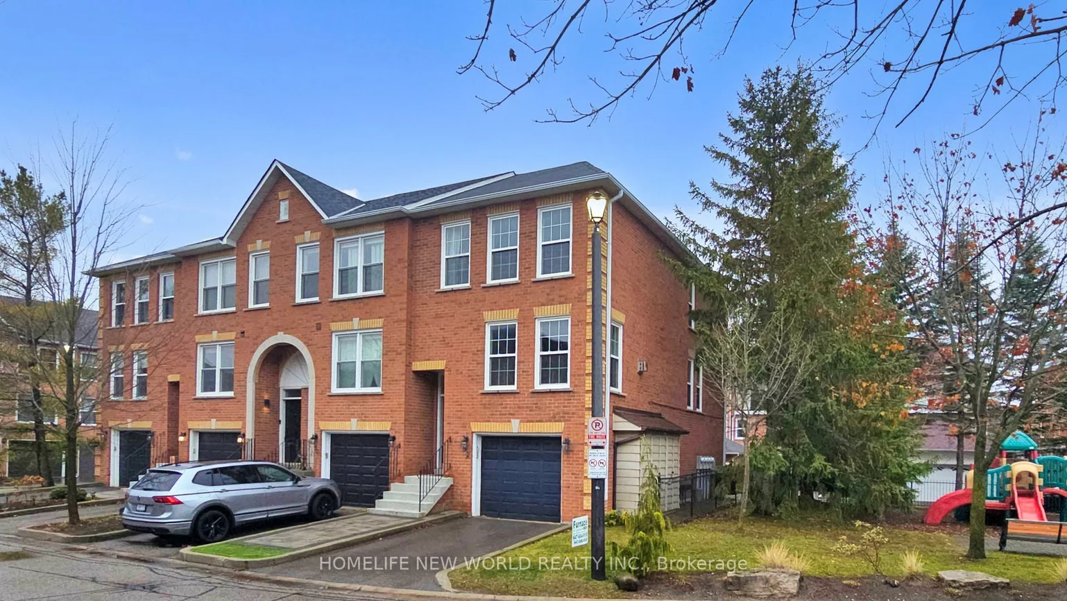 52, Wyatt, Bayview Wellington, Aurora