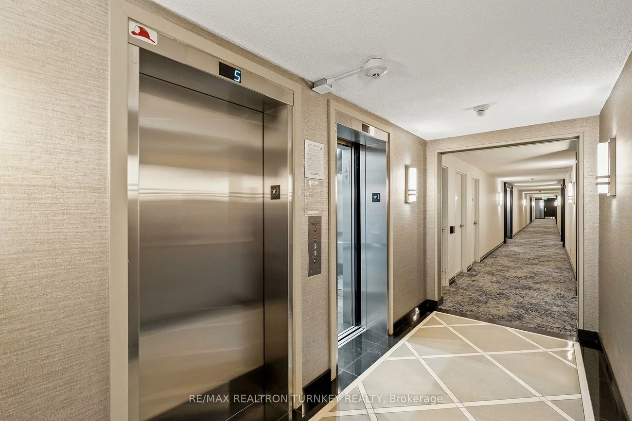 14924, Yonge, Aurora Highlands, Aurora