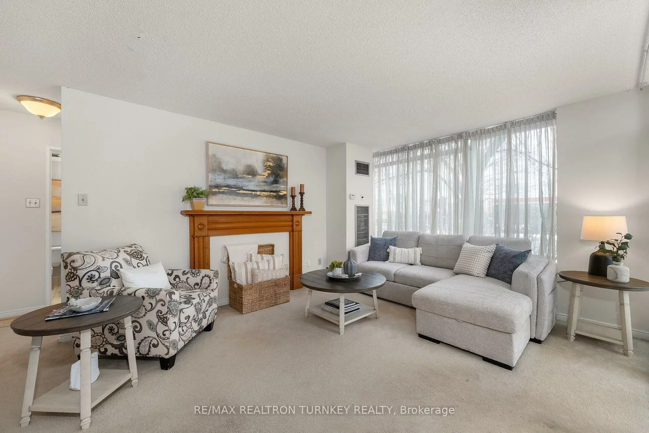 14924, Yonge, Aurora Highlands, Aurora