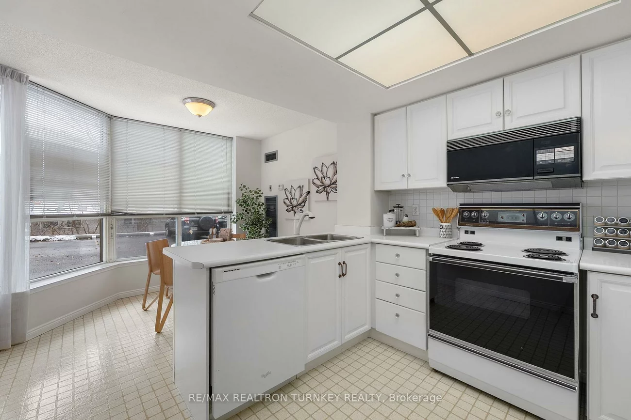 14924, Yonge, Aurora Highlands, Aurora