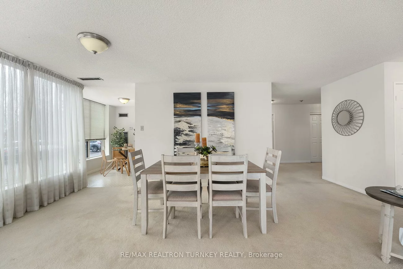 14924, Yonge, Aurora Highlands, Aurora