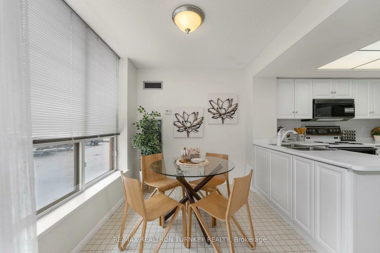 14924, Yonge, Aurora Highlands, Aurora