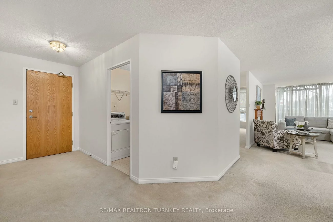 14924, Yonge, Aurora Highlands, Aurora