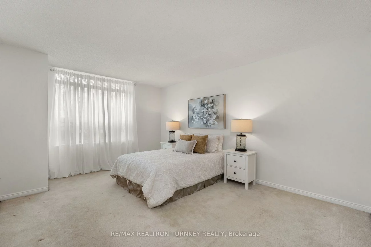 14924, Yonge, Aurora Highlands, Aurora