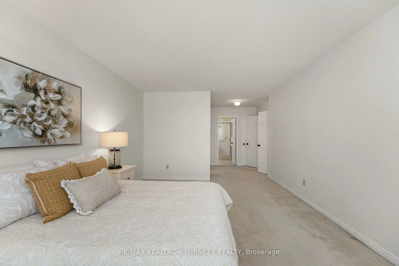 14924, Yonge, Aurora Highlands, Aurora