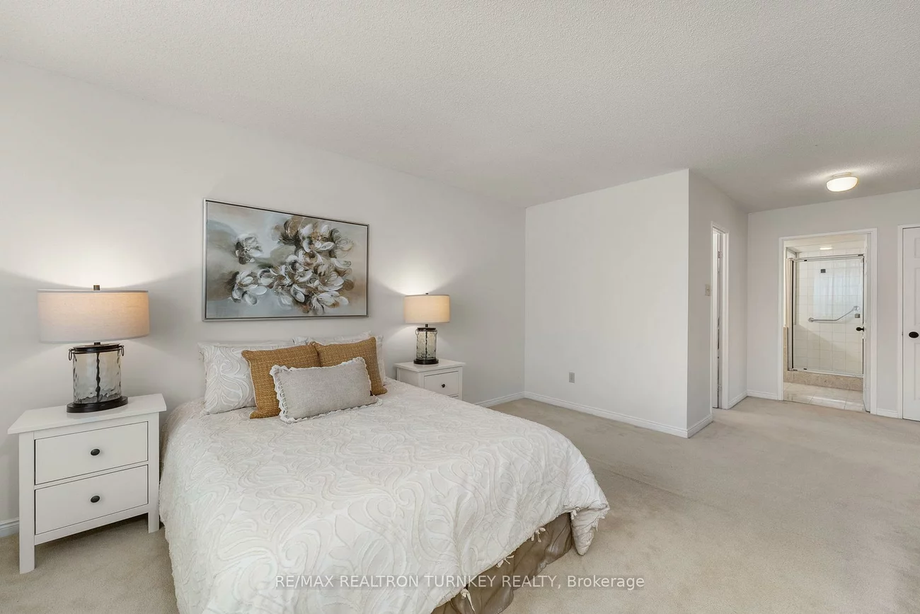 14924, Yonge, Aurora Highlands, Aurora