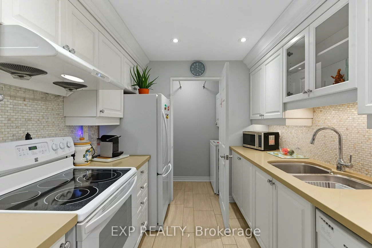 14924, Yonge, Aurora Highlands, Aurora