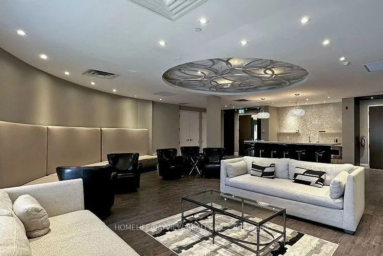 15277, Yonge, Aurora Village, Aurora