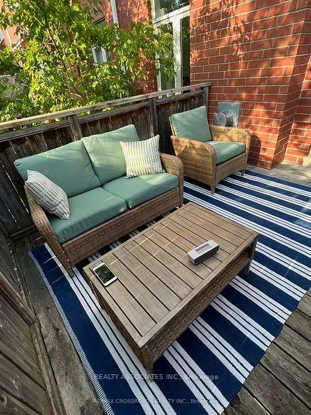 40, Sandlewood, Bayview Wellington, Aurora