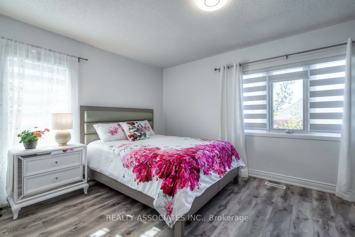 40, Sandlewood, Bayview Wellington, Aurora