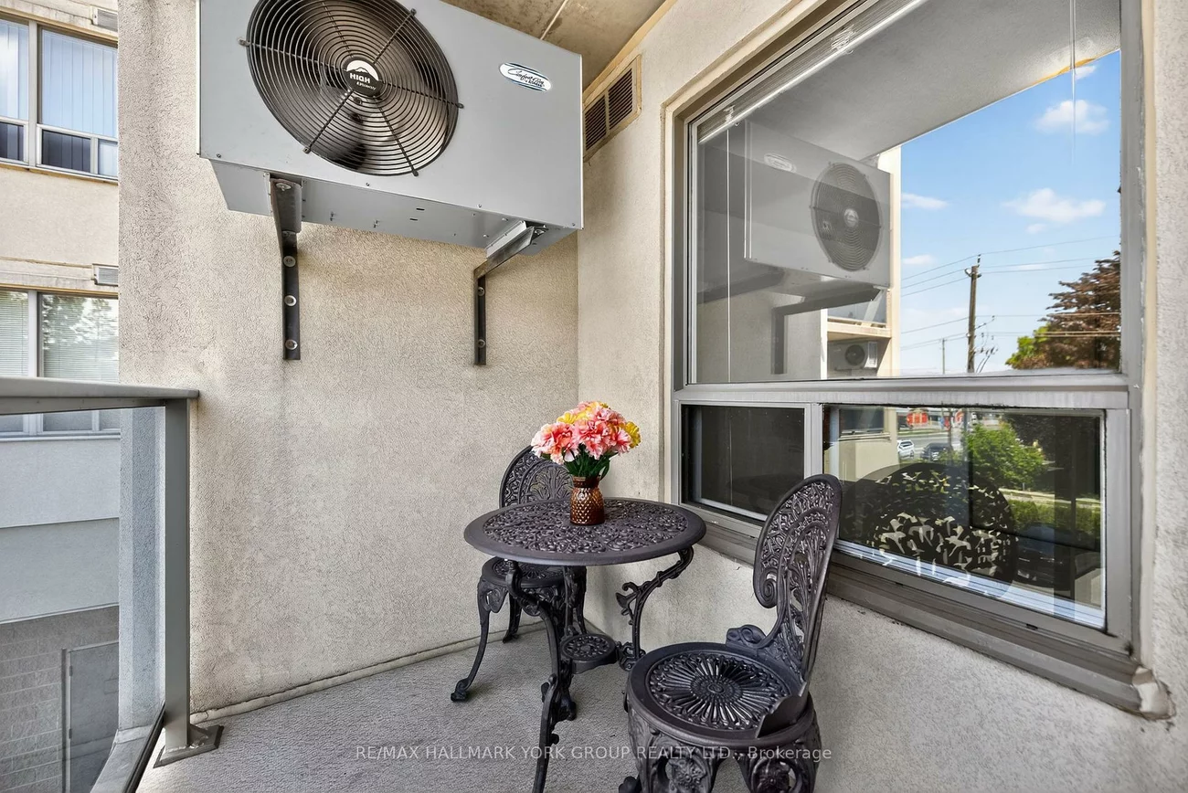 160, Wellington, Aurora Village, Aurora