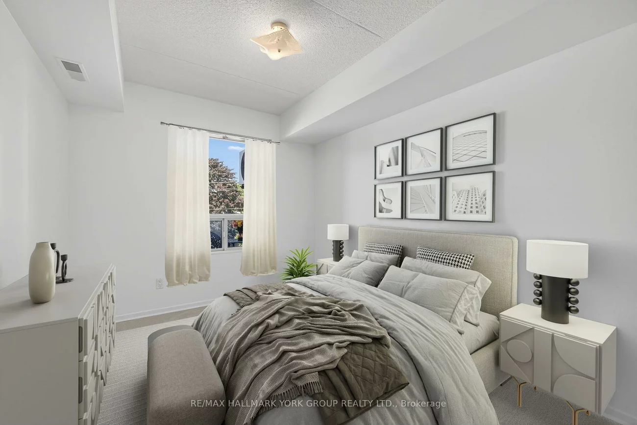 160, Wellington, Aurora Village, Aurora